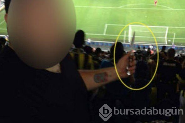 Şok görüntüler! F.Bahçe maçına bıçakla girmiş