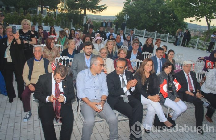 Cumhuriyet kadınları için podyuma çıktılar...