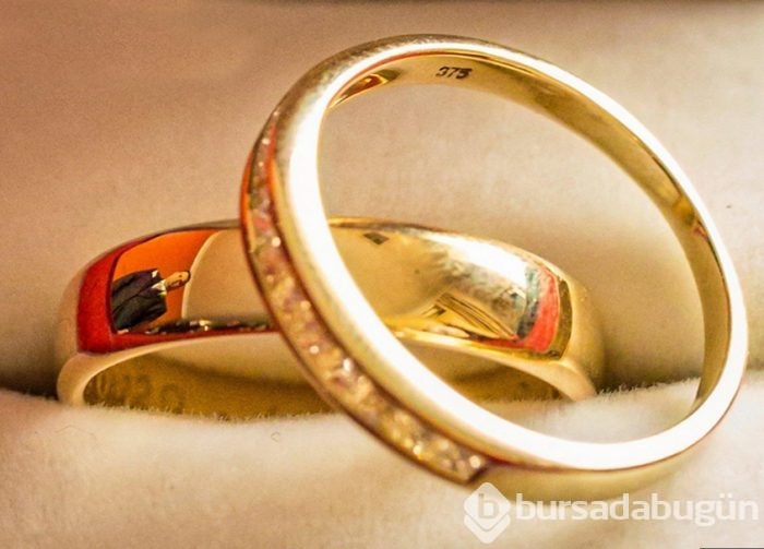 Düğün fotoğrafçılığında yeni boyut: Alyanslara yansıyan fotoğraflar