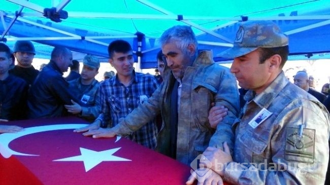 Şehidin amcası tabuta kurşun bıraktı
