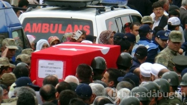 Şehidin amcası tabuta kurşun bıraktı