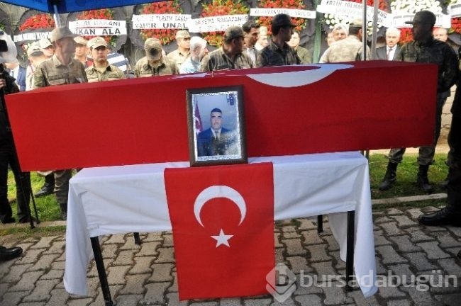 Şehidin amcası tabuta kurşun bıraktı