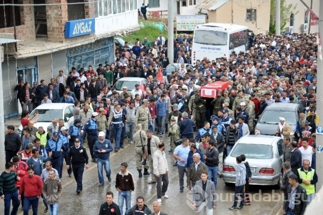 Şehidin amcası tabuta kurşun bıraktı