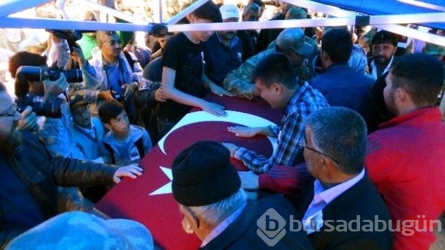 Şehidin amcası tabuta kurşun bıraktı