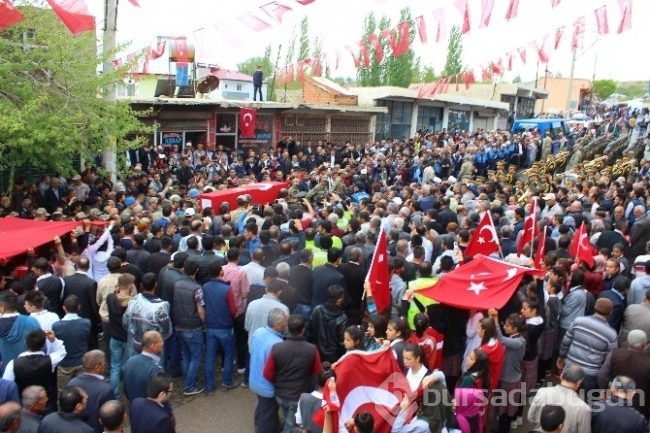 Şehidin amcası tabuta kurşun bıraktı