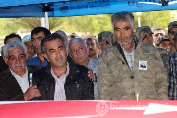 Şehidin amcası tabuta kurşun bıraktı