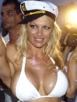 Pamela Anderson geri dönüyor...