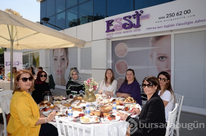 Essi Tuna basın mensuplarını kahvaltıda ağırladı...