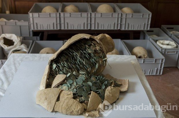 Su borularını tamir eden işçiler 600 kilo altın buldu
