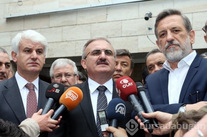 Bursa Ulu Cami'ye cuma namazında vatandaşlar akın etti

