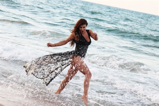 Hatice, 'Pop'a soyundu!