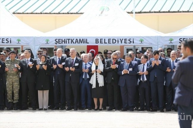 Gaziantep şehitlerini gözyaşlarıyla uğurladı