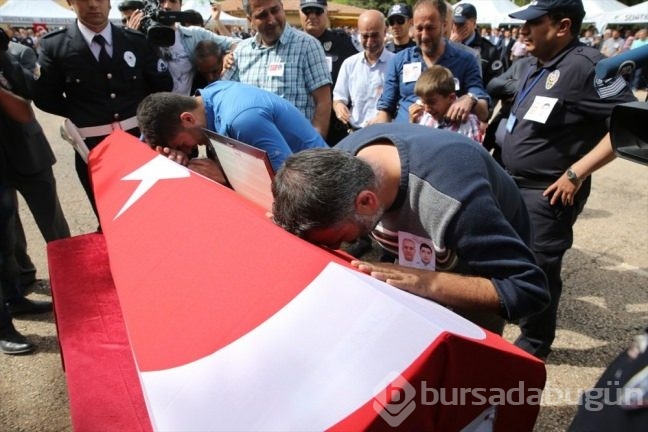 Gaziantep şehitlerini gözyaşlarıyla uğurladı