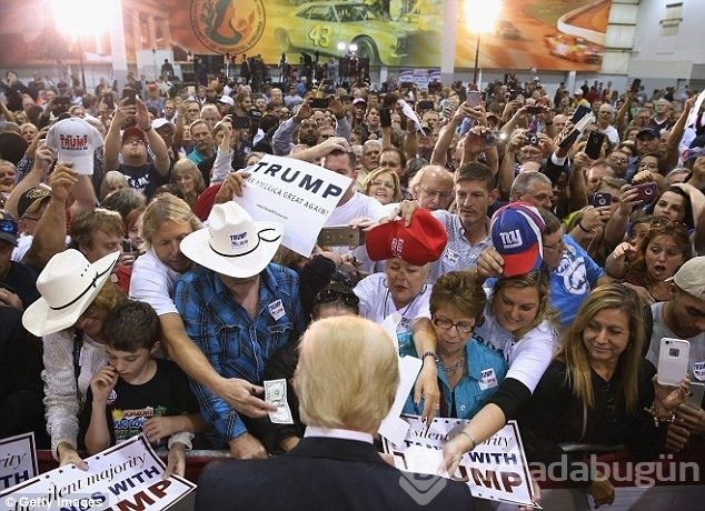 Trump fanatiği kadınlar