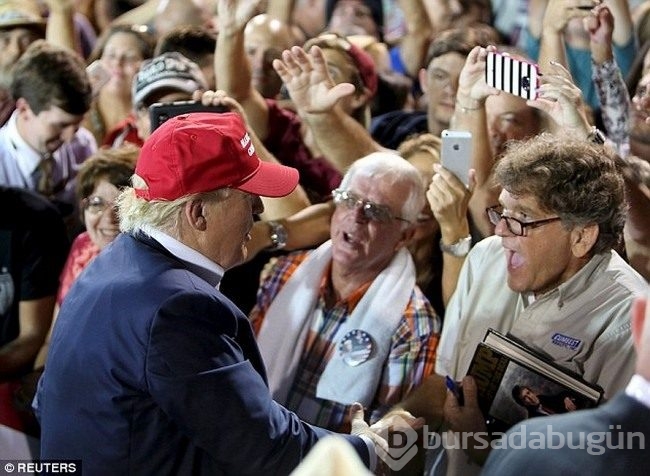 Trump fanatiği kadınlar