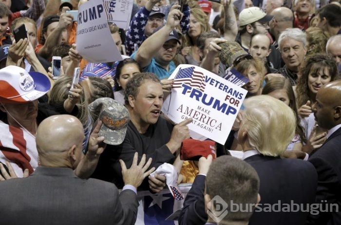 Trump fanatiği kadınlar