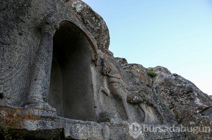2 bin yıllık kitabede at yarışı kuralları