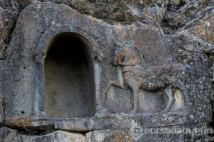 2 bin yıllık kitabede at yarışı kuralları