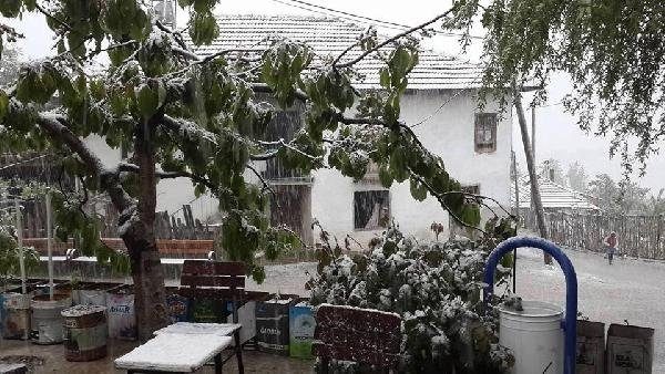 Denizli'ye Mayıs'ta kar sürprizi