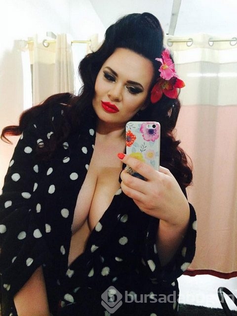 Pin-up kızı nefes kesti!
