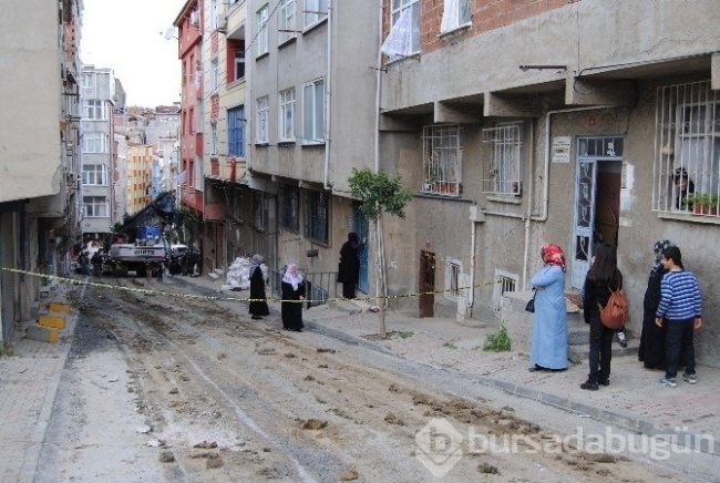 İstanbul'da TIR dehşeti ! 5 katlı binaya girdi