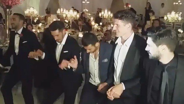 Cenk Tosun dünya evine girdi
