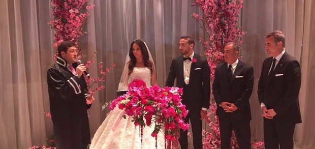 Cenk Tosun dünya evine girdi
