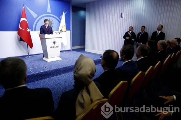 Davutoğlu'nu gözyaşlarıyla dinledi
