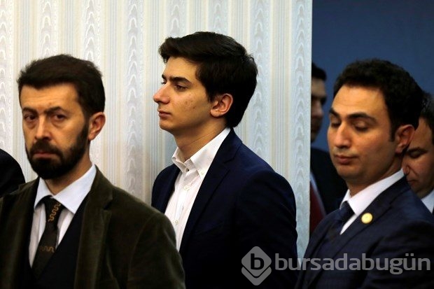 Davutoğlu'nu gözyaşlarıyla dinledi
