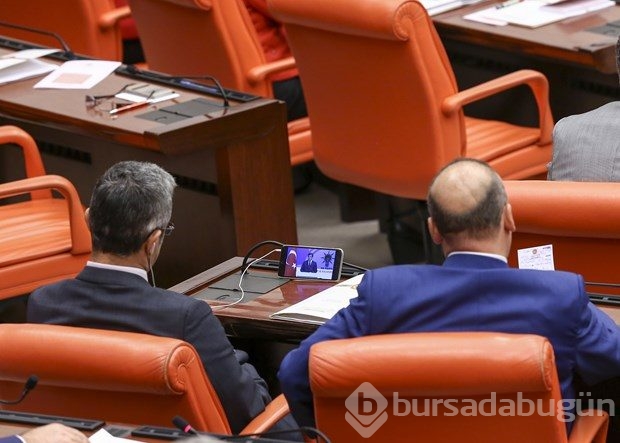 Davutoğlu'nu gözyaşlarıyla dinledi
