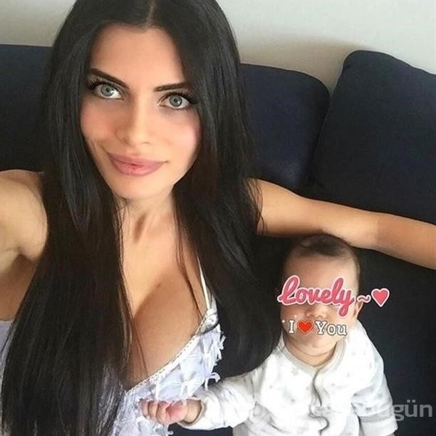 Şimdi de o ünlü oyuncunun eski eşiyle birlikte!
