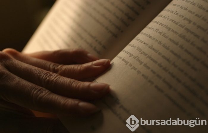 Karanlıkta okumak zararlı mı?