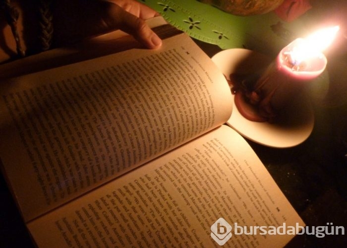 Karanlıkta okumak zararlı mı?