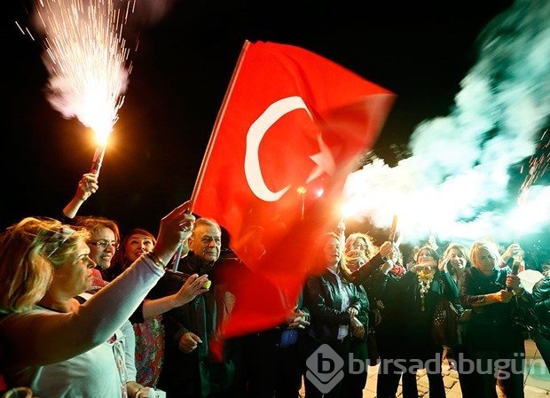 İzmir'de "laikliğe sahip çık" zinciri
