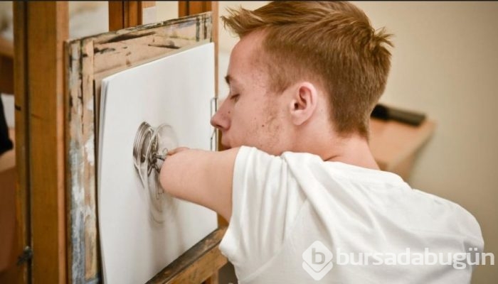 Tutkusu engelinin önüne geçen ressamın etkileyici hikayesi