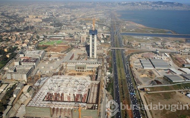 Dünyanın en yüksek minareli camisi
