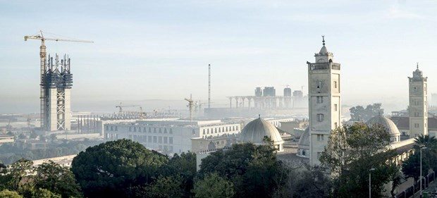 Dünyanın en yüksek minareli camisi
