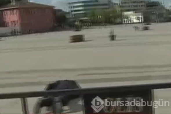 İşte Can Dündar'a saldırı anı