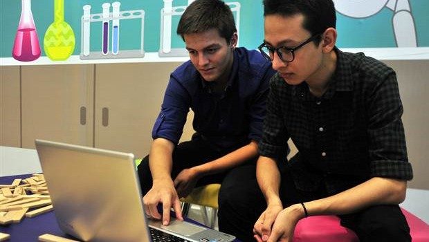 Dünya 18 yaşında Facebook'a rakip olan Bursalı genci konuşuyor