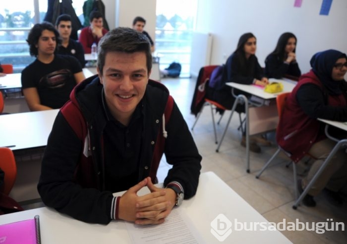 Dünya 18 yaşında Facebook'a rakip olan Bursalı genci konuşuyor