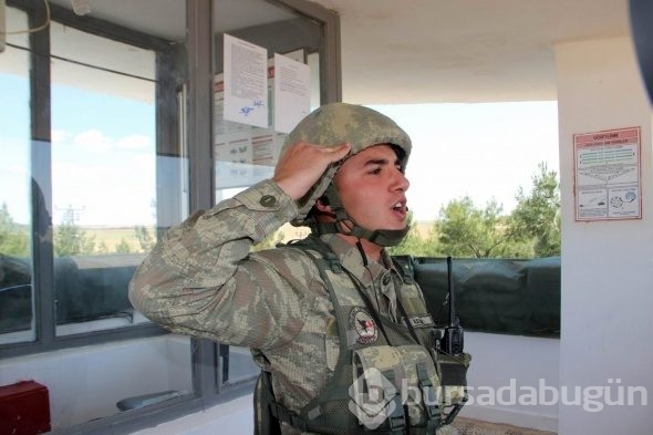Sınırda nöbet tutan askere Anneler Günü sürprizi
