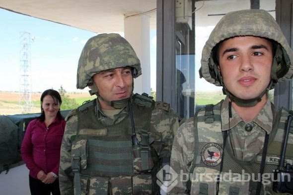 Sınırda nöbet tutan askere Anneler Günü sürprizi