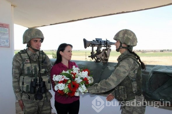 Sınırda nöbet tutan askere Anneler Günü sürprizi