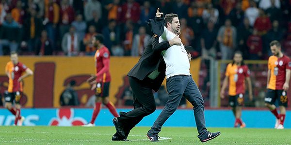 Arena'da şok! Herkes o yazıyı merak ediyor