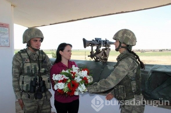 Sınırda nöbet tutarken karşısında annesini görünce dayanamadı!