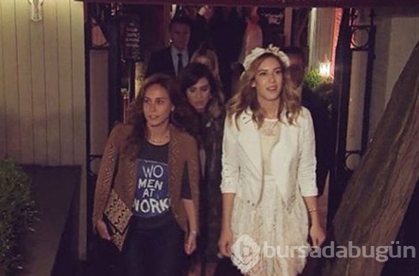 Sinem Kobal ve kına timi!