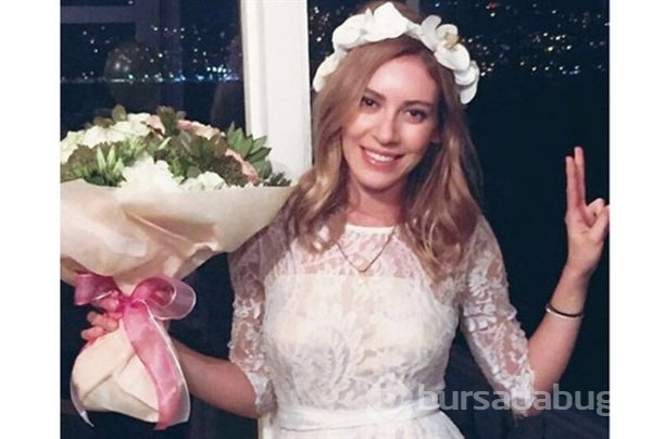 Sinem Kobal ve kına timi!