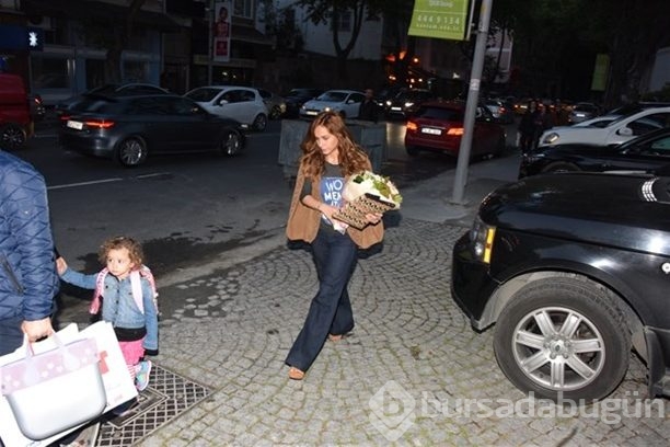 Sinem Kobal ve kına timi!
