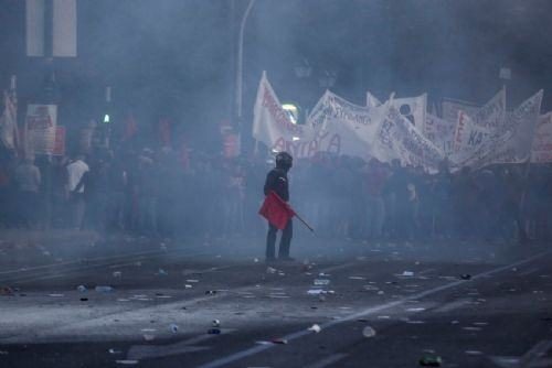 Yunanistan karıştı, sokaklar savaş alanına döndü!