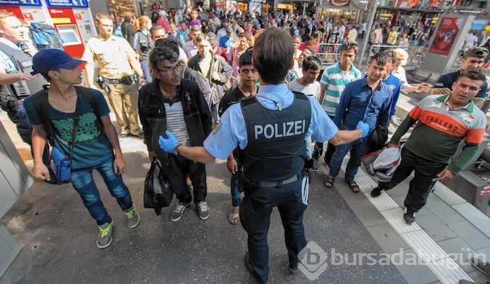 Almanya'da sığınmacılara devlet destekli ''flört kursu''